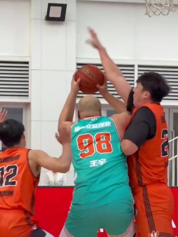 华体会体育在线-胖成球！广东旧将身材变化明显 球迷调侃成奥尼尔