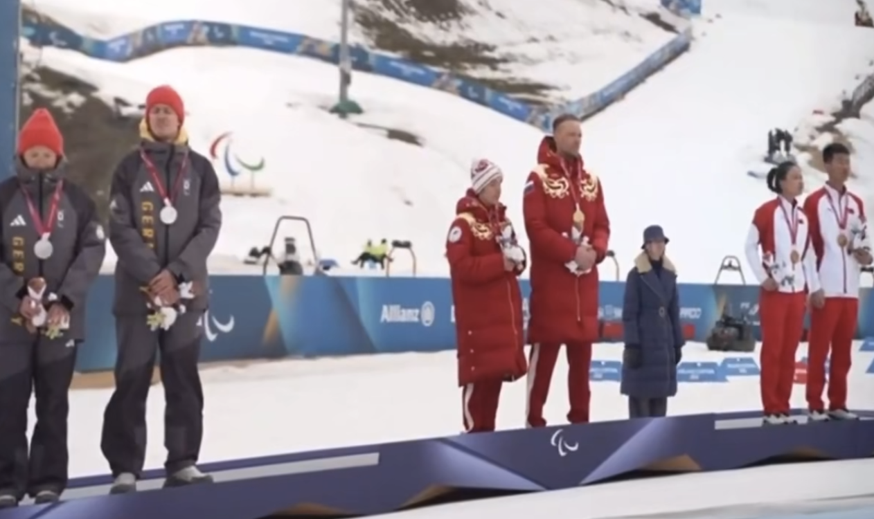 篮球直播-冬残奥会罕见一幕：德国选手抗议升俄罗斯国旗 拒中国队合照请求